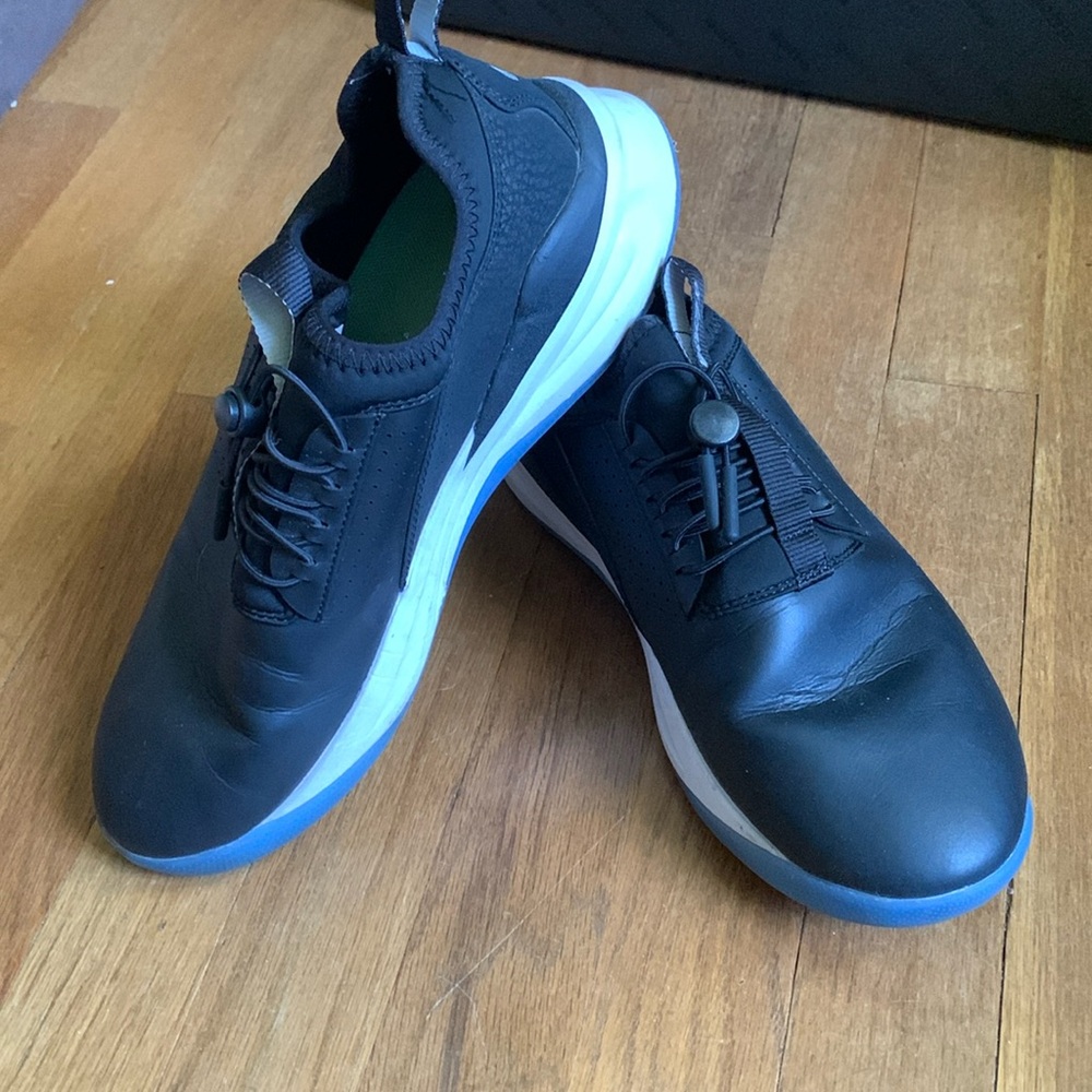 Cloves nursing shoes
